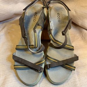 Ecco almost NEW adjustable sandals support/comfort